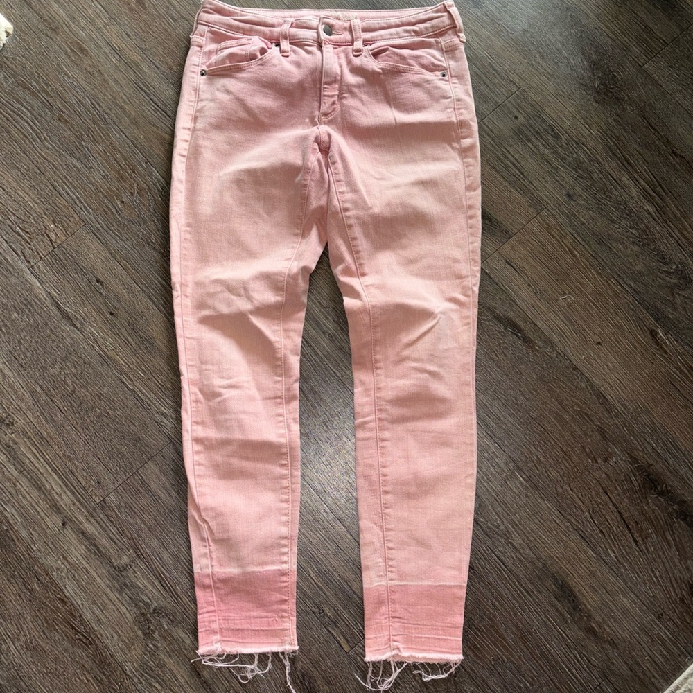 Universal Thread Size 4 Light Pink Skinny Jeans